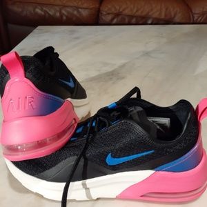NEW Womens Nike Air Max Motion 2 Size 7